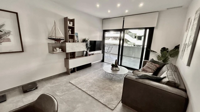 Новая современная квартира с террасой и бассейнами в Flamenca Village