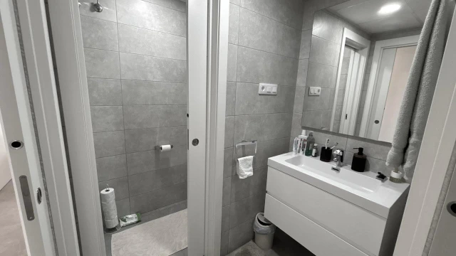 Новая современная квартира с террасой и бассейнами в Flamenca Village