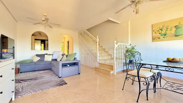 Таунхаус с террасами и солярием с видом на гольф в Ломас де Кампоамор