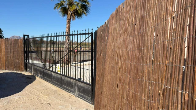 Уникальная конюшня с лицензией RIGA и жилым амбаром рядом с Альгорфой