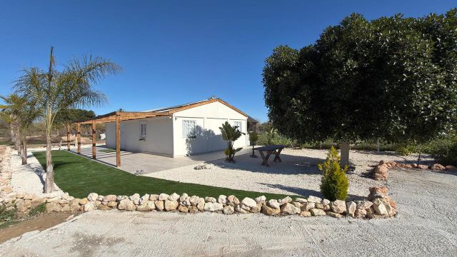 Уникальная конюшня с лицензией RIGA и жилым амбаром рядом с Альгорфой