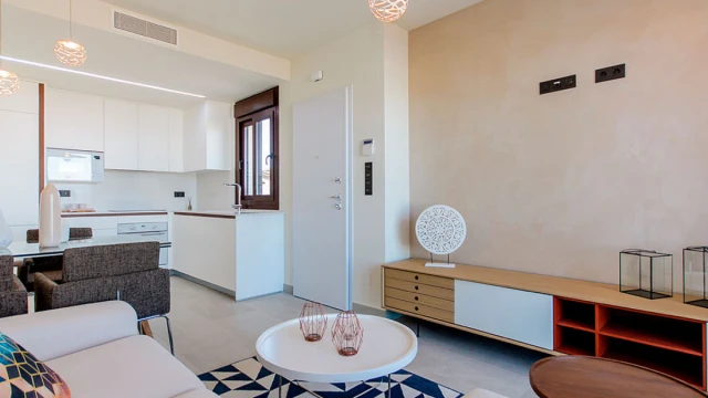 Современный жилой комплекс с бунгало и видом на солончак в Торревьехе