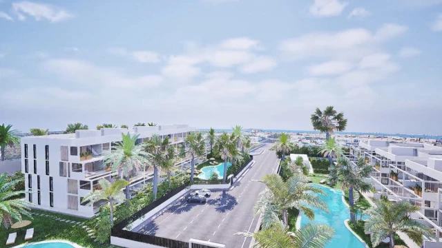 Новые современные апартаменты и пентхаусы у моря в Mar de Cristal