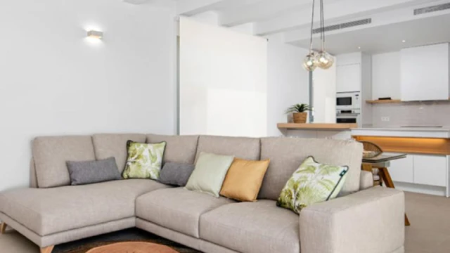 Средиземноморская вилла в благоустроенном жилом районе Ла Эррада