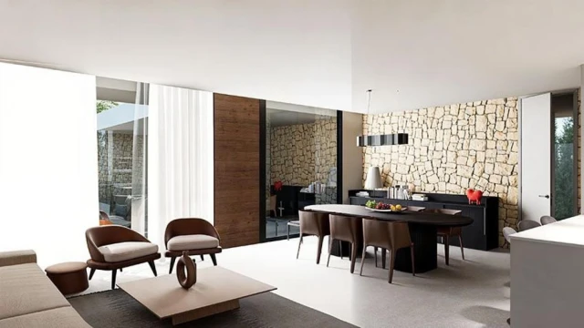 Современный дом с бассейном рядом с морем и лагунами