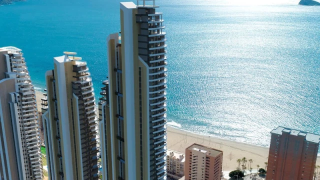 Exclusivos apartamentos de 1 a 4 dormitorios a 50 m de la playa en Benidorm