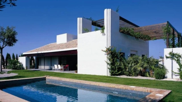 New-Build Home with Pool, Garden and High-Quality Finishes