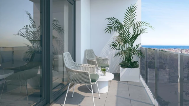 Современные квартиры с видом на море и город в престижном районе Аликанте