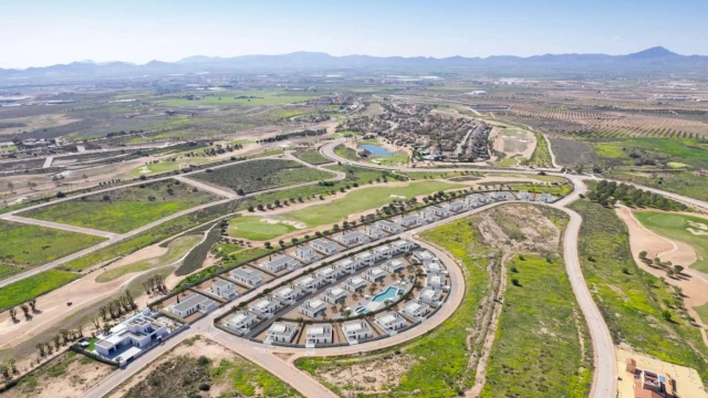 Эксклюзивные виллы с частным бассейном в Hacienda del Álamo Golf Resort