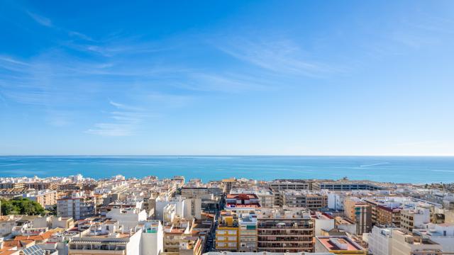 Apartments on the first line of the sea in Benidorm - 14