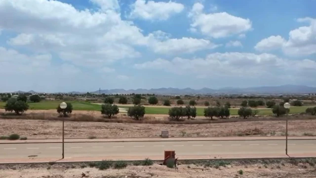 Современные виллы с садом и бассейном рядом с аэропортом в Фуэнте Аламо