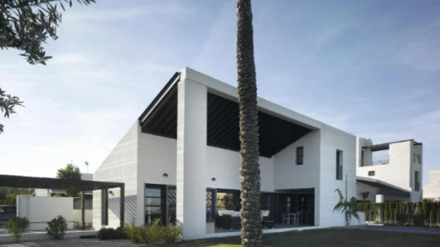 Новая современная резиденция с высоким уровнем отделки и удобств