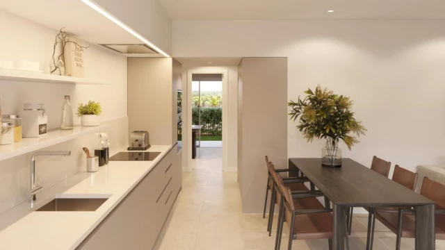 Новые квартиры у моря в Торревьехе с садом или солярием и общим бассейном