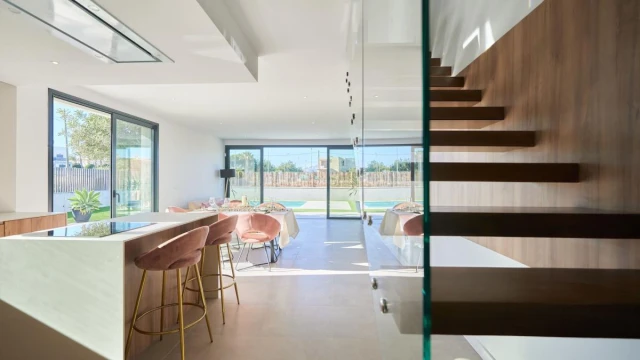 Современные виллы с частным бассейном и садом в районе Ла Фонт, Аликанте