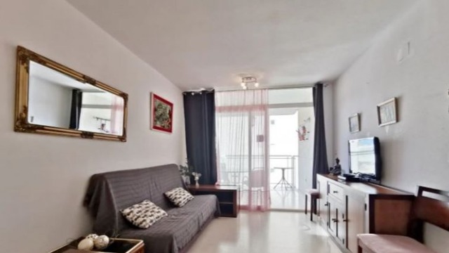 Apartment in Benidorm with views of the city, mountains and sea - 2