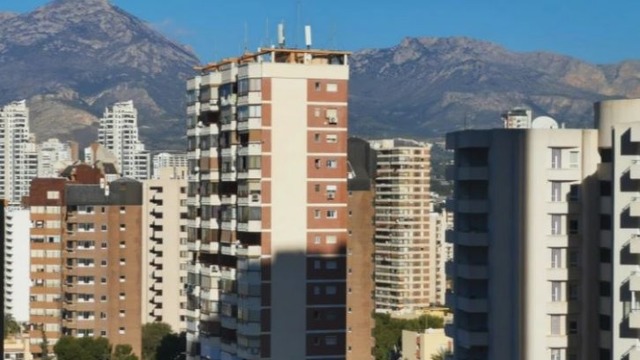 Apartment in Benidorm with views of the city, mountains and sea - 5